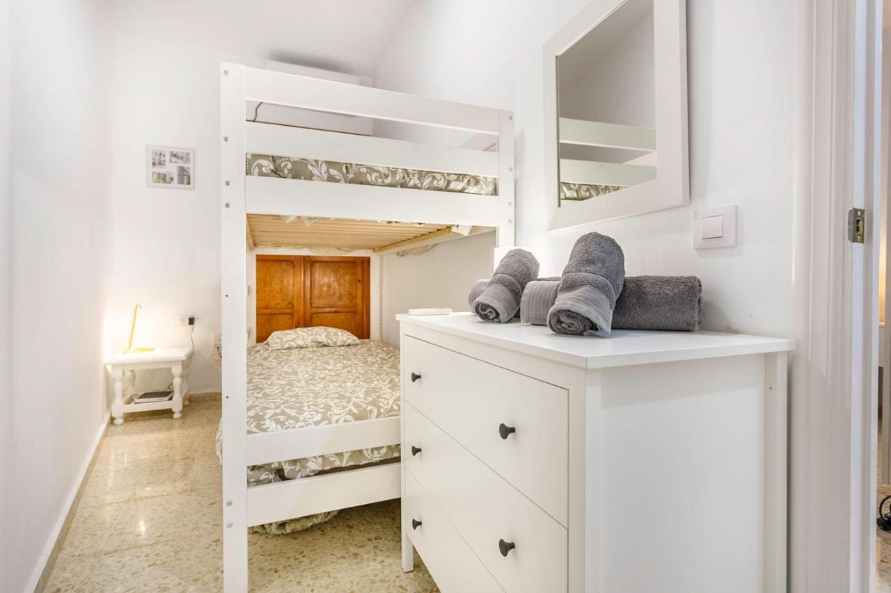 Apartamentos Sta Maria La Blanca Севиля Екстериор снимка