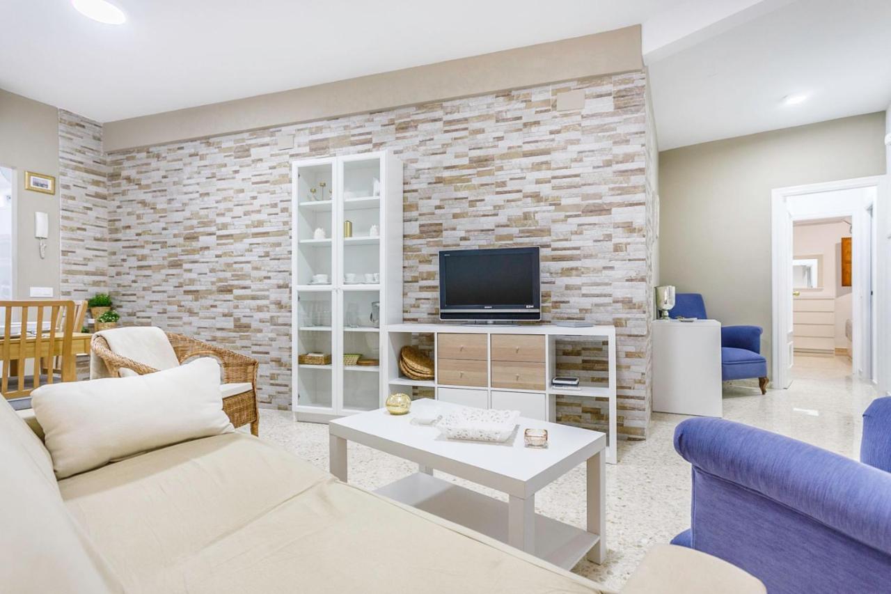 Apartamentos Sta Maria La Blanca Севиля Екстериор снимка