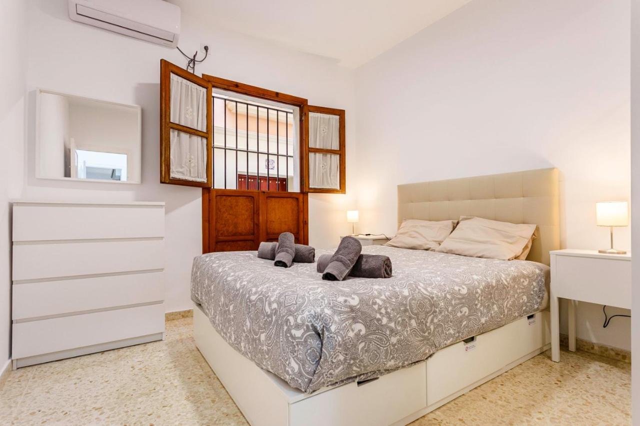 Apartamentos Sta Maria La Blanca Севиля Екстериор снимка