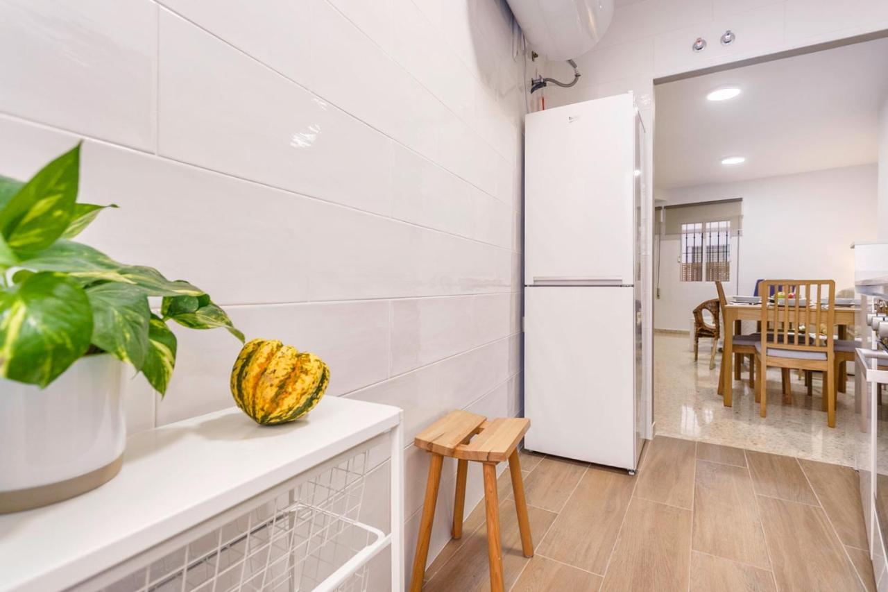 Apartamentos Sta Maria La Blanca Севиля Екстериор снимка