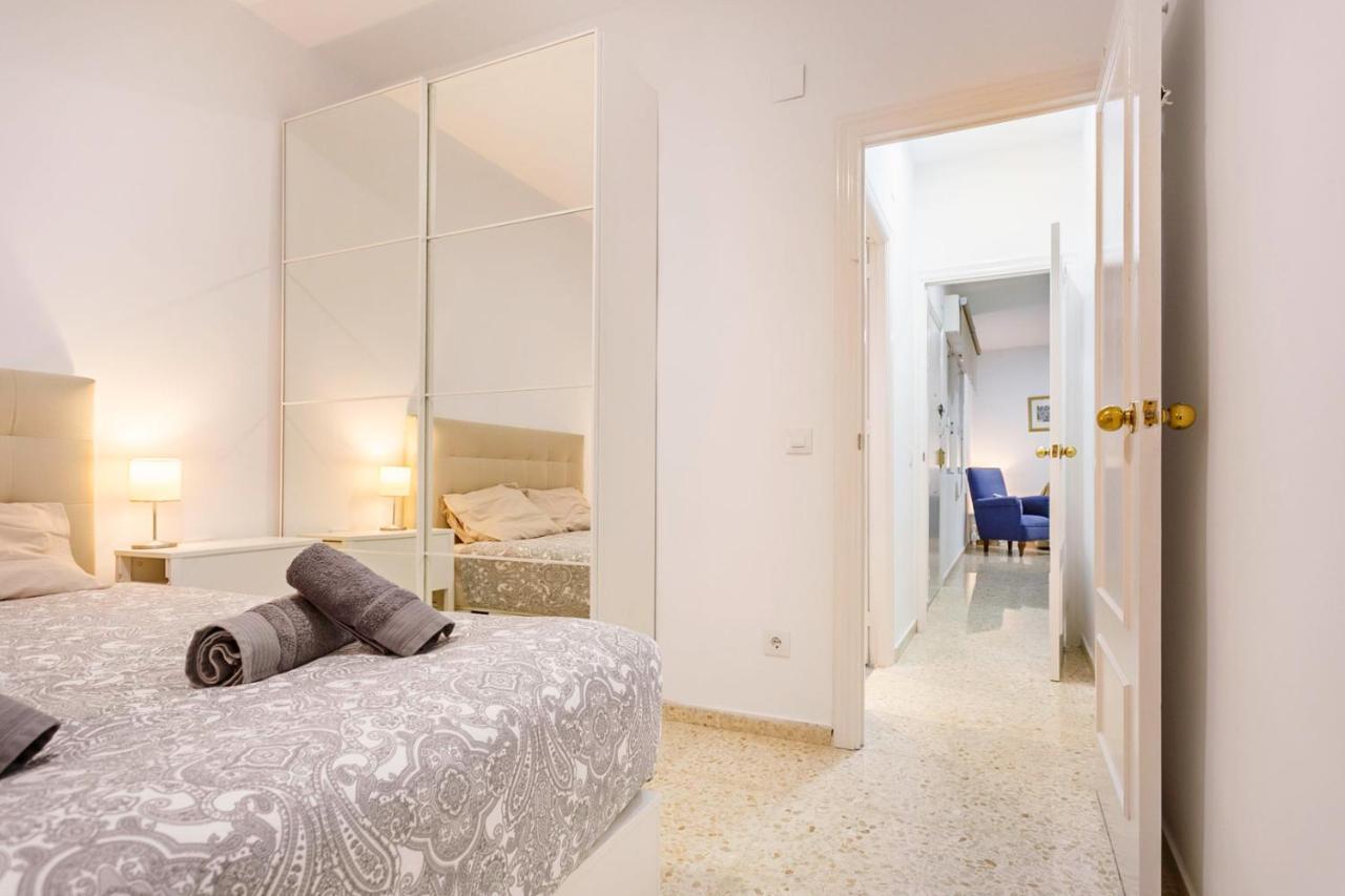 Apartamentos Sta Maria La Blanca Севиля Екстериор снимка